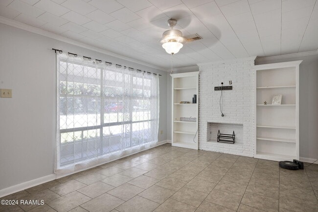 Building Photo - 116 Live Oak Dr