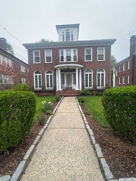 Foto del edificio - 51 Algonquin Rd