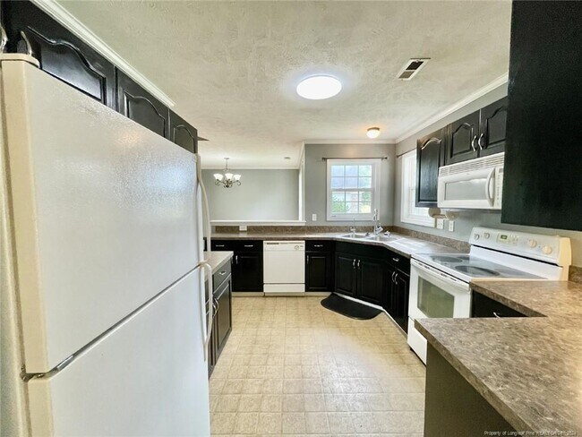 Building Photo - 107 Holly Ln