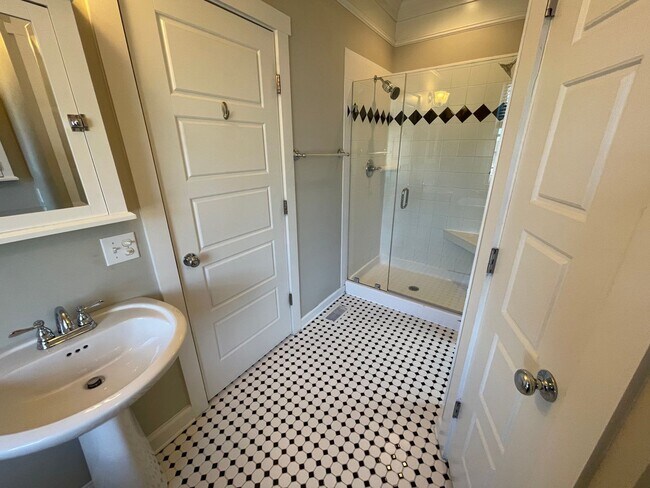 Foto del edificio - 3 Bedroom Townhome Available in Old Trail!