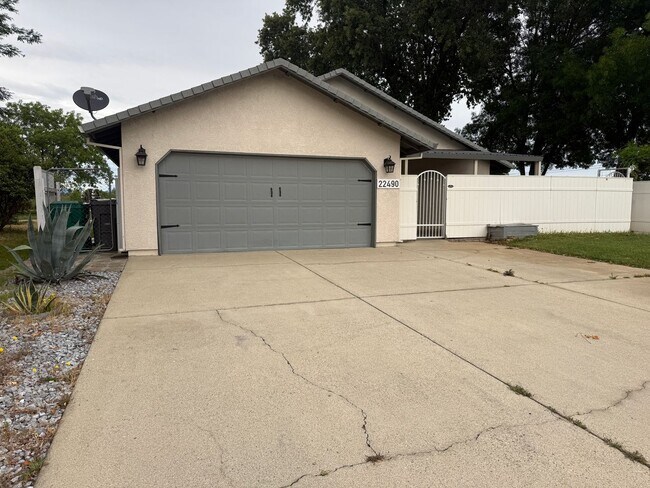 Building Photo - 3-bedroom, 2-bath home in Palo Cedro, situated on the golf course!