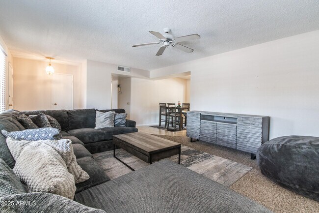 Foto del edificio - 10426 W Sutters Gold Ln