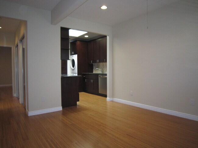 Foto del edificio - 12402 Washington Blvd