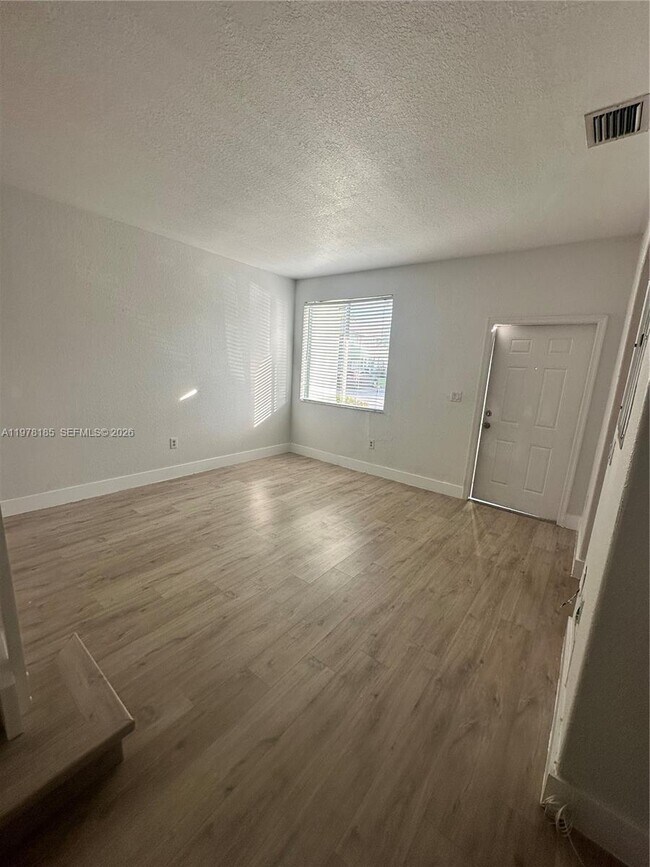 Foto del edificio - 1481 SE 24th Ct