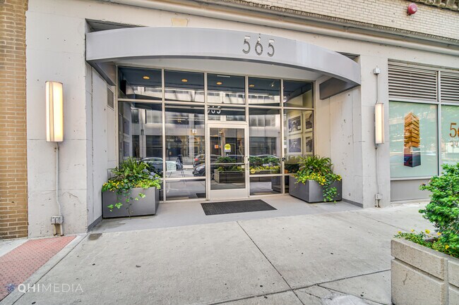 Building Photo - 565 W Quincy St