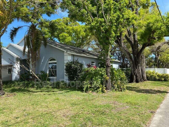 Building Photo - 11801 67th Lane N