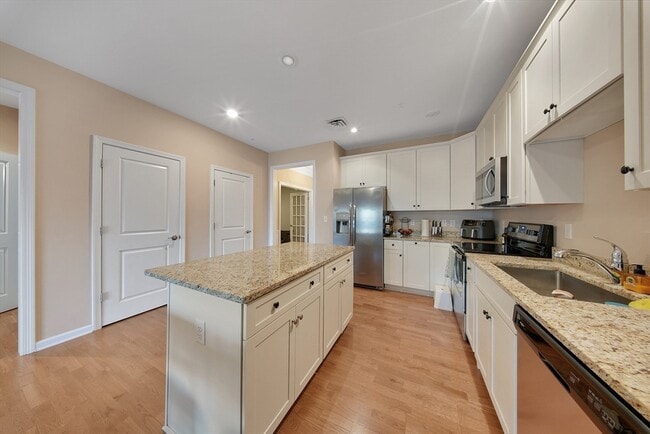 Building Photo - 110 Trotter Rd