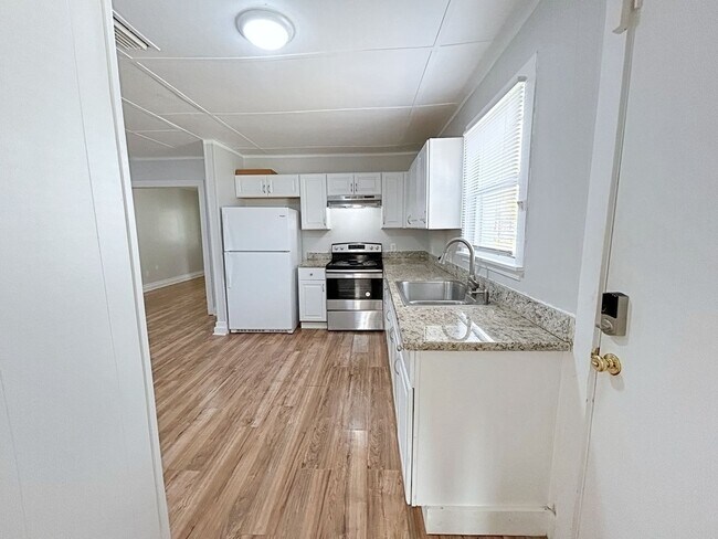 Building Photo - 317 Glenmore Ave