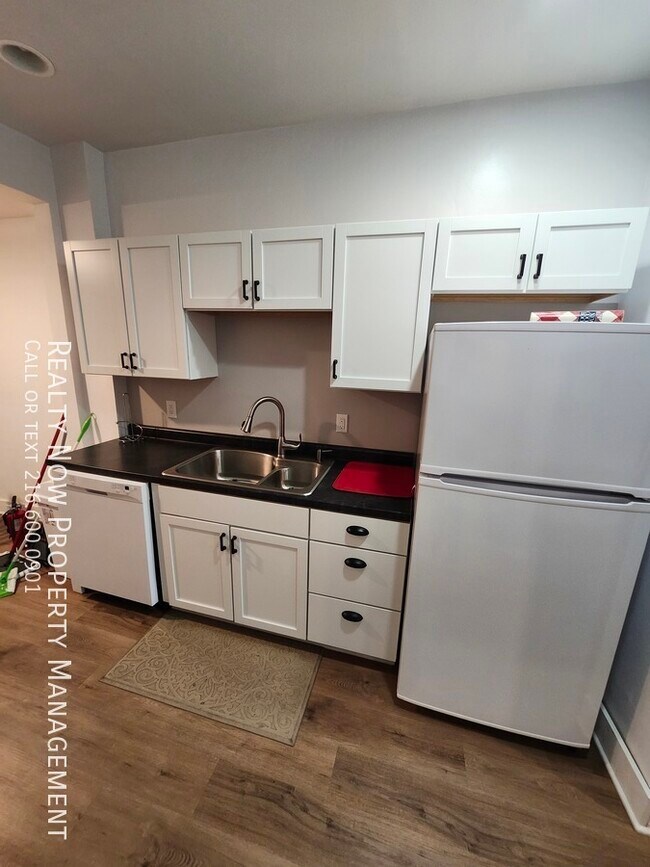 Foto del edificio - 1390 E 109th St
