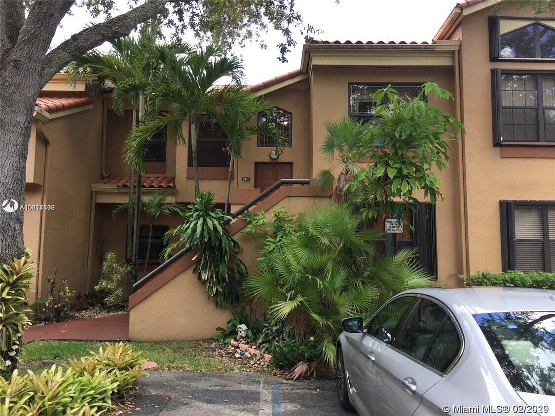 15533 Miami Lakeway N Unit 205, Miami Lakes, FL 33014 Condo for Rent