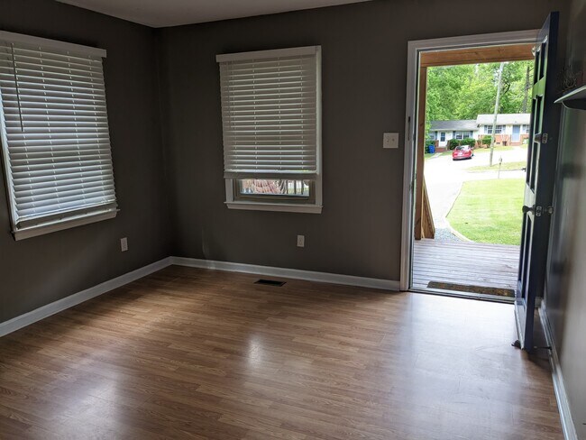 Foto del edificio - 1117 Suffolk Blvd