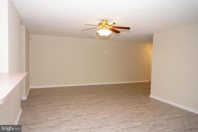 Building Photo - 905 Blue Leaf Ct