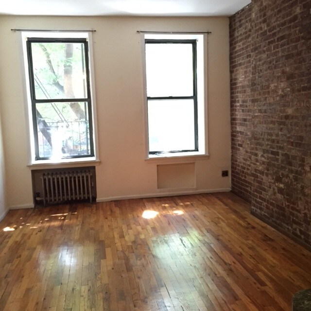 Foto principal - 329 E 92nd St