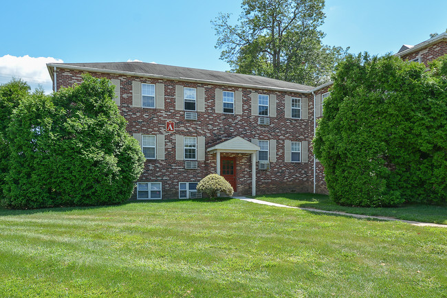 Residential Building - Knollwood Apartments