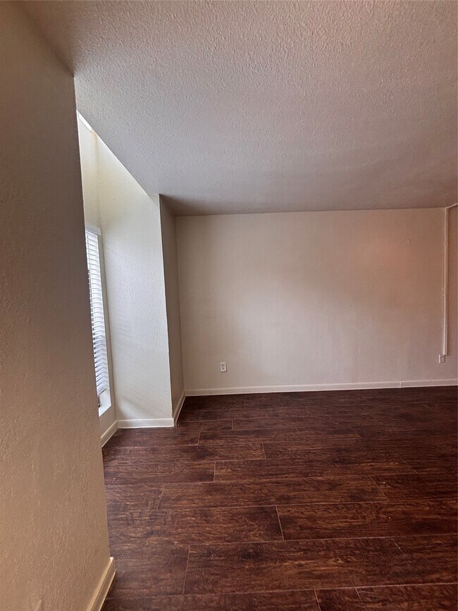 Foto del edificio - 2110 Wilcrest Dr