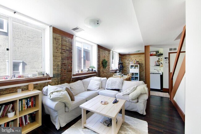 Building Photo - 443 Fairmount Ave
