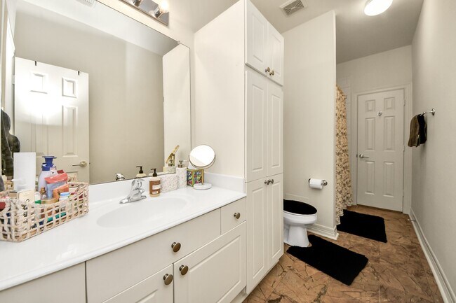 Foto del edificio - 825 Rosine St