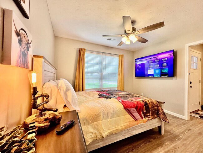 Foto del edificio - NEW Farmhouse Retreat Rustic decor and Coz...