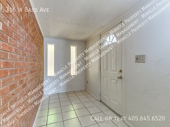 Foto del edificio - 316 W Bass Ave