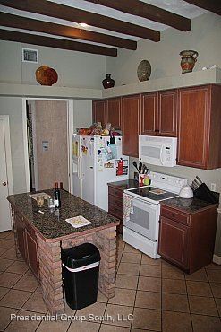 Building Photo - 9840 Camberley Cir