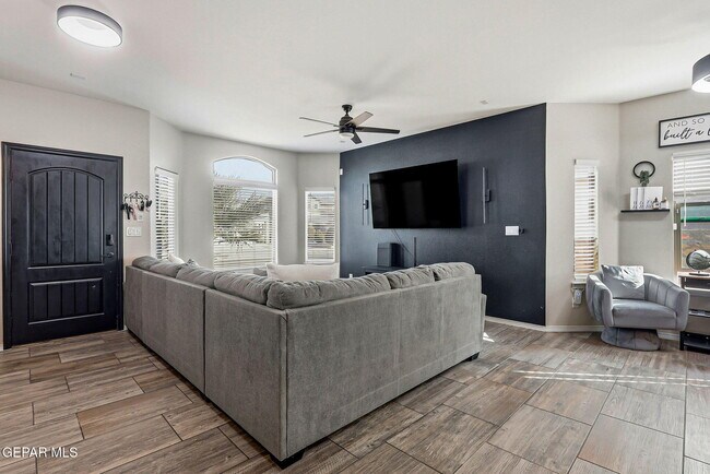 Foto del edificio - 14270 Richard Wiles