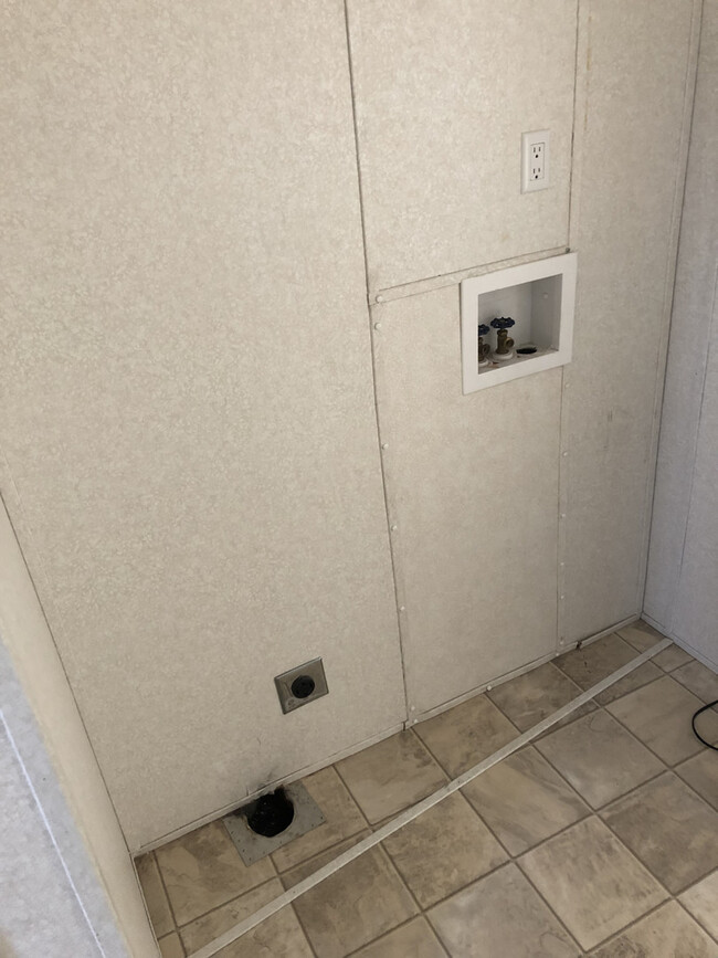 Building Photo - Trailer for Rent in Belfield