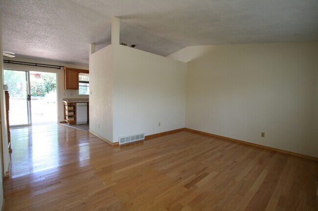 Foto del edificio - Exceptional 3 bedroom tri-level home close to UCCS!
