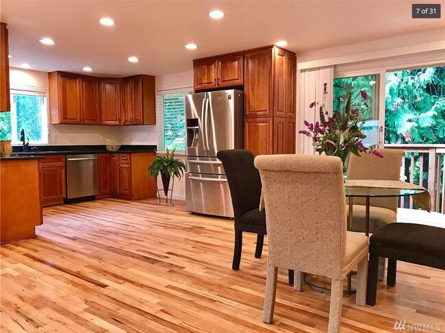 Foto del edificio - 305 N 188th St