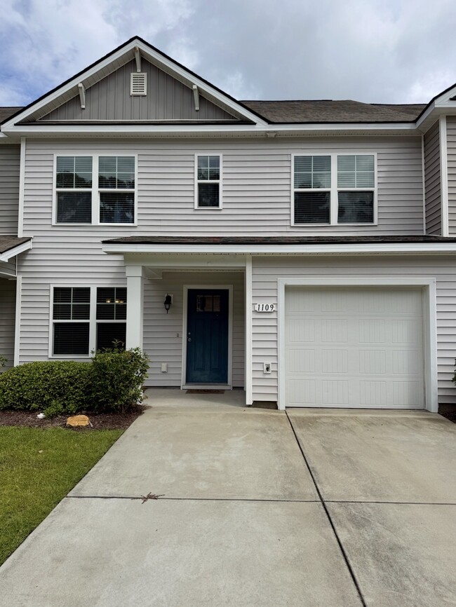 Building Photo - 1109 Fairway Ln
