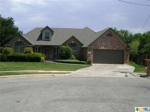 Building Photo - 105 Autumn Cove