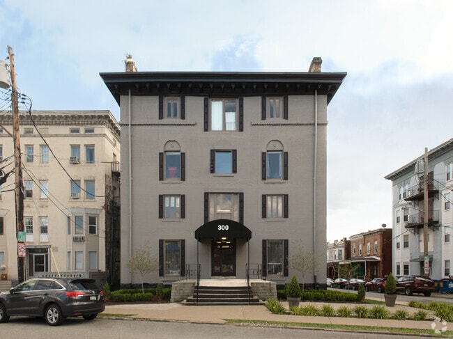 Building Photo - The Oaks