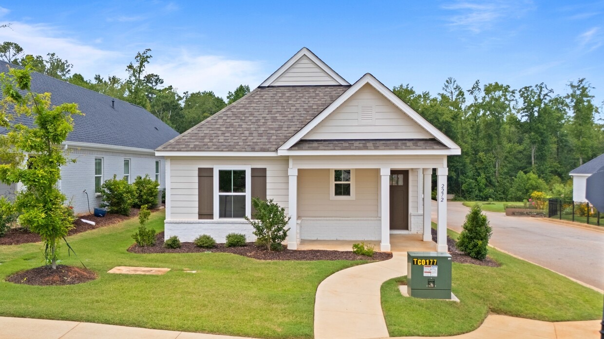 Photo - 2272 Lakeview Dr (Opelika, AL)