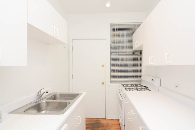 Foto del edificio - 1333 W Addison St