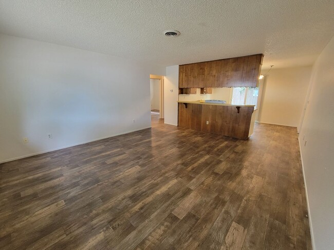 Building Photo - Duplex Apartment for Rent in Corning!