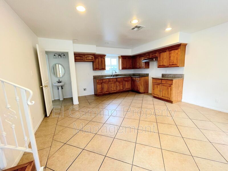 12703 Waldorf Dr, Lynwood, CA 90262 Townhome Rentals in Lynwood CA