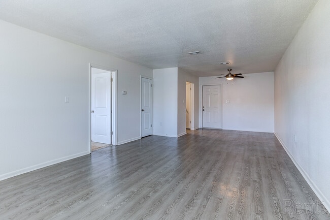 Building Photo - Elevate at 604 West