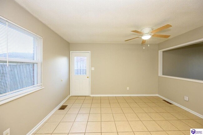 Foto del edificio - 111 Hickory Hill Dr