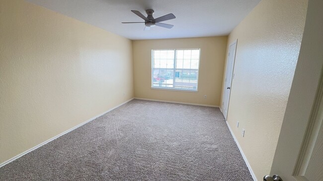 Building Photo - 3207 Hereford Ln