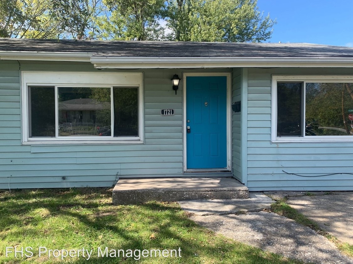 Primary Photo - 1721 N Oak Grove Ave