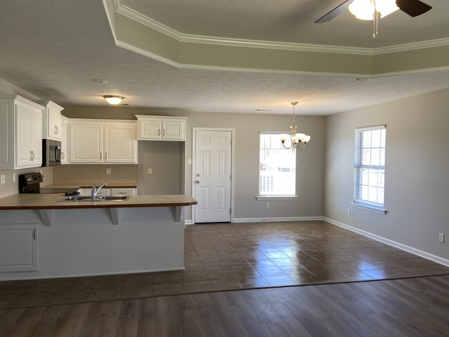 Kitchen/Dining room - 122 Peach St