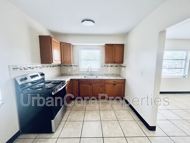 Building Photo - 105 7th Ave N