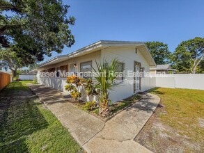 Building Photo - 470 93rd Ave N