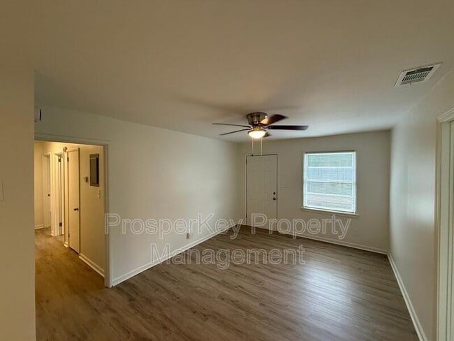 Building Photo - 3127 Latona Dr SW