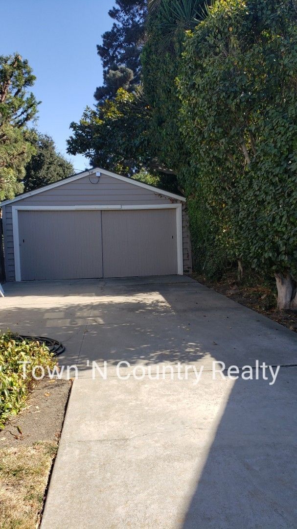 Building Photo - Charming 3-Bedroom Home in South Salinas –...