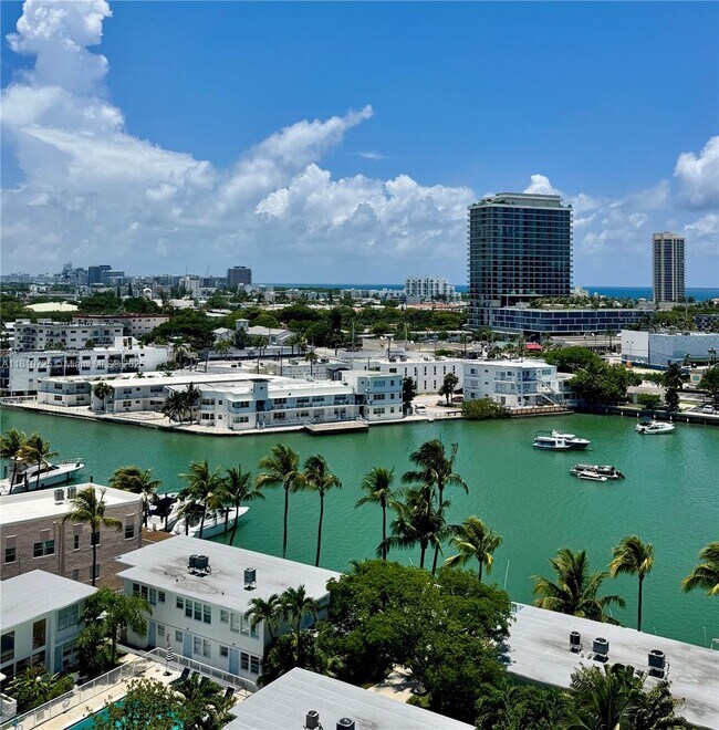 Foto del edificio - 900 Bay Dr