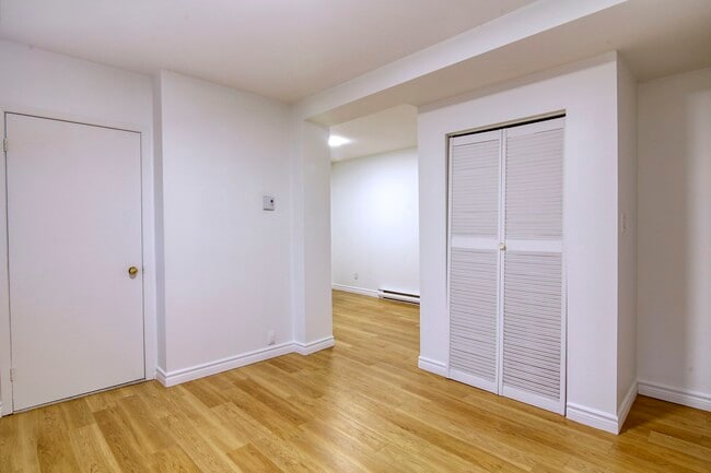 Building Photo - 539 Rue Prince Arthur O