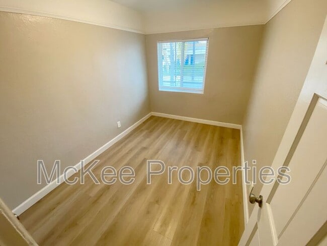 Building Photo - 4175 Euclid Ave