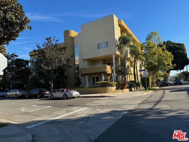 1064 S Shenandoah St Unit 103, Los Angeles, CA 90035 - Condo for Rent ...