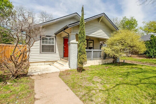 Foto del edificio - Well Maintained 3 Bed, 2 Bath in Establish...