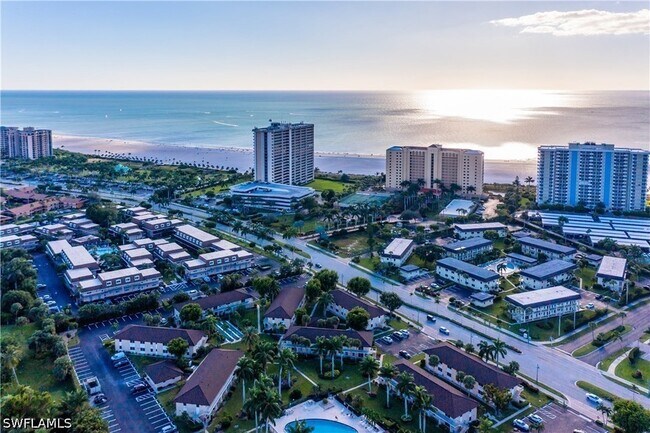 Foto del edificio - 130 N Collier Blvd